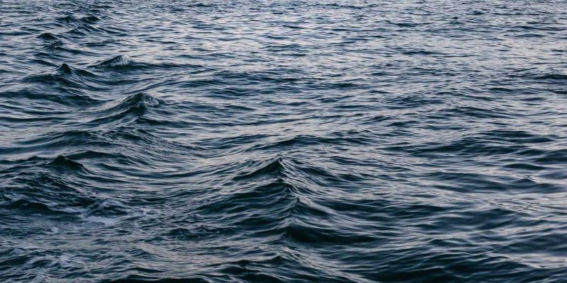 如何为老人选择适合的便携升降椅？全面解析升降平台、便携电梯与升降机