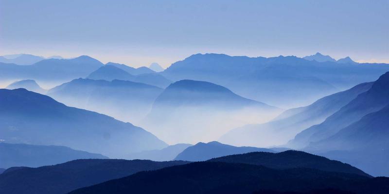 打破自然边界：便携式升降设备如何成为残障人士户外旅行的关键搬运工具